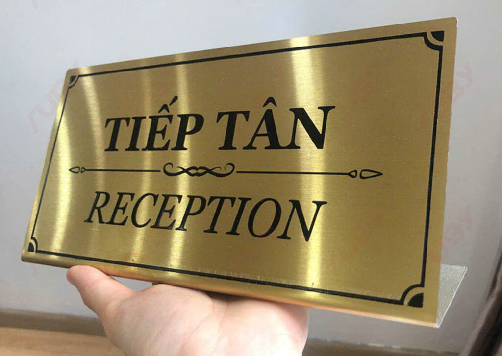 Làm bảng inox ăn mòn tại Quận Tân Bình