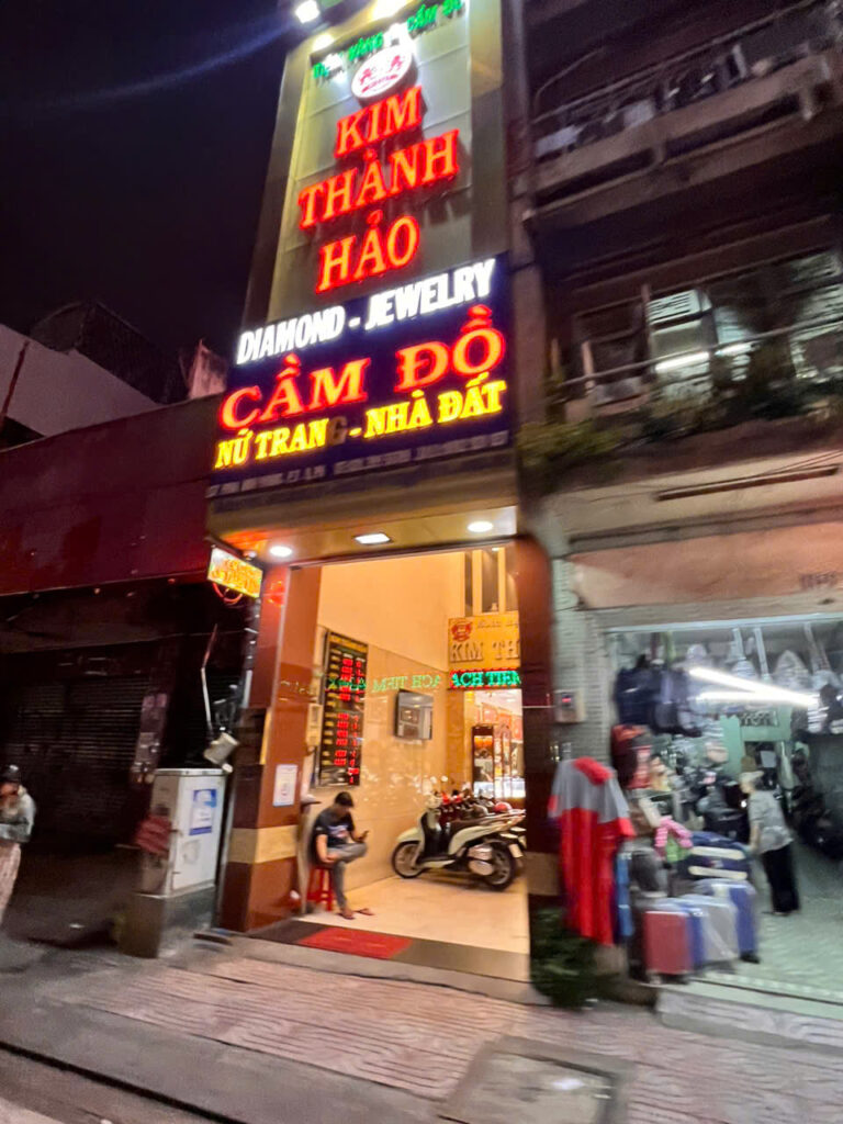 Làm bảng hiệu shop mỹ phẩm Quận Tân Bình