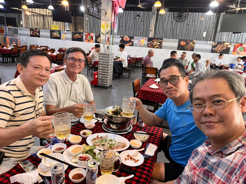 LẨU DÊ TRI KỶ
