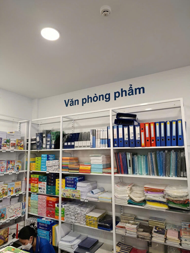 THI CÔNG CHỮ MICA 2LY DÁN TƯỜNG – NHÀ SÁCH NHÂN VĂN 3 THI CÔNG CHỮ MICA 2LY DÁN TƯỜNG – NHÀ SÁCH NHÂN VĂN
