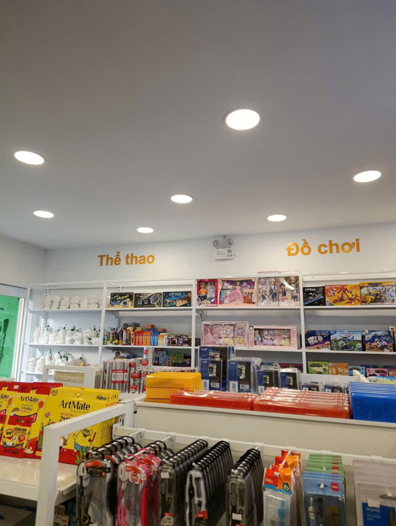 THI CÔNG CHỮ MICA 2LY DÁN TƯỜNG – NHÀ SÁCH NHÂN VĂN 5 THI CÔNG CHỮ MICA 2LY DÁN TƯỜNG – NHÀ SÁCH NHÂN VĂN