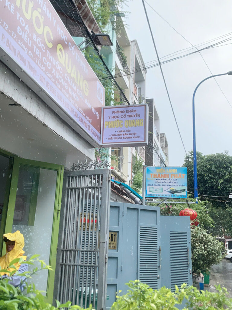 BIỂN HIỆU CĂNG KHUNG BẠT- HCM 3 BIỂN VẪY BẠT SÁNG 2 MẶT - HCM