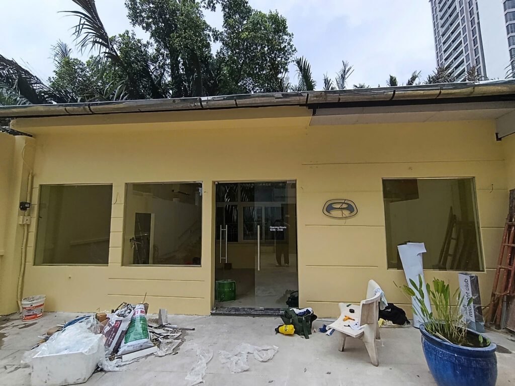 THI CÔNG DECAL CHỮ NGHỆ THUẬT TRÊN KÍNH 6 THI CÔNG DECAL CHỮ NGHỆ THUẬT TRÊN KÍNH