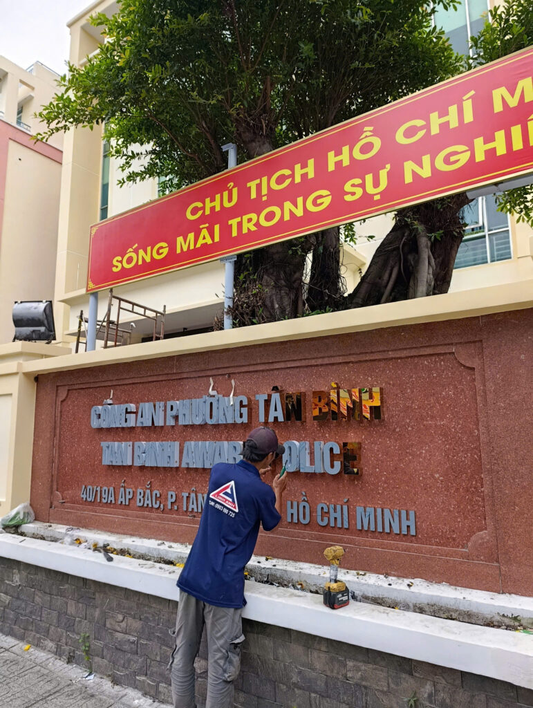 THI CÔNG CHỮ INOX ĐỒNG CAO CẤP