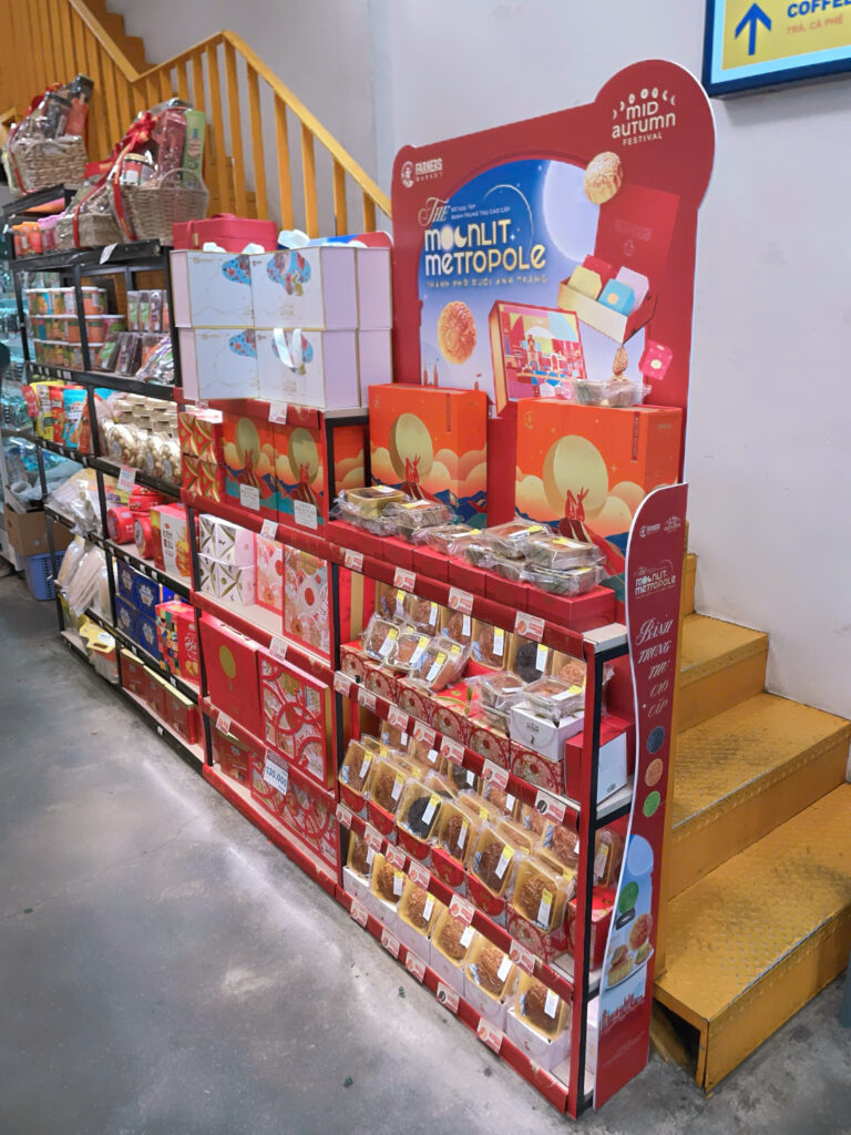 THI CÔNG KỆ TRƯNG BÀY BÁNH TRUNG THU 2 THI CÔNG KỆ TRƯNG BÀY BÁNH TRUNG THU