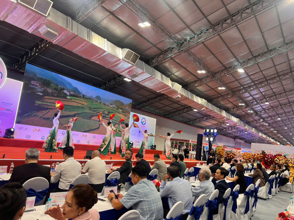 LINH ANH HÂN HOAN THAM DỰ LỄ KHAI MẠC TUẦN LỄ QUẢNG CÁO & GIẢI TRÍ VIỆT NAM 2025