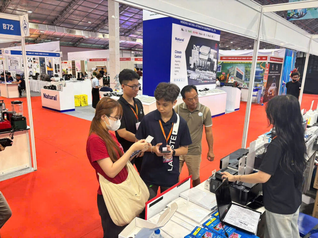 GIAN HÀNG CÔNG TY TNHH MÁY IN MỰC IN BẮC NAM TRẦN PHÁT TẠI TRIỂN LÃM ADFUN WEEK 2025 8 GIAN HÀNG CÔNG TY TNHH MÁY IN MỰC IN BẮC NAM TRẦN PHÁT