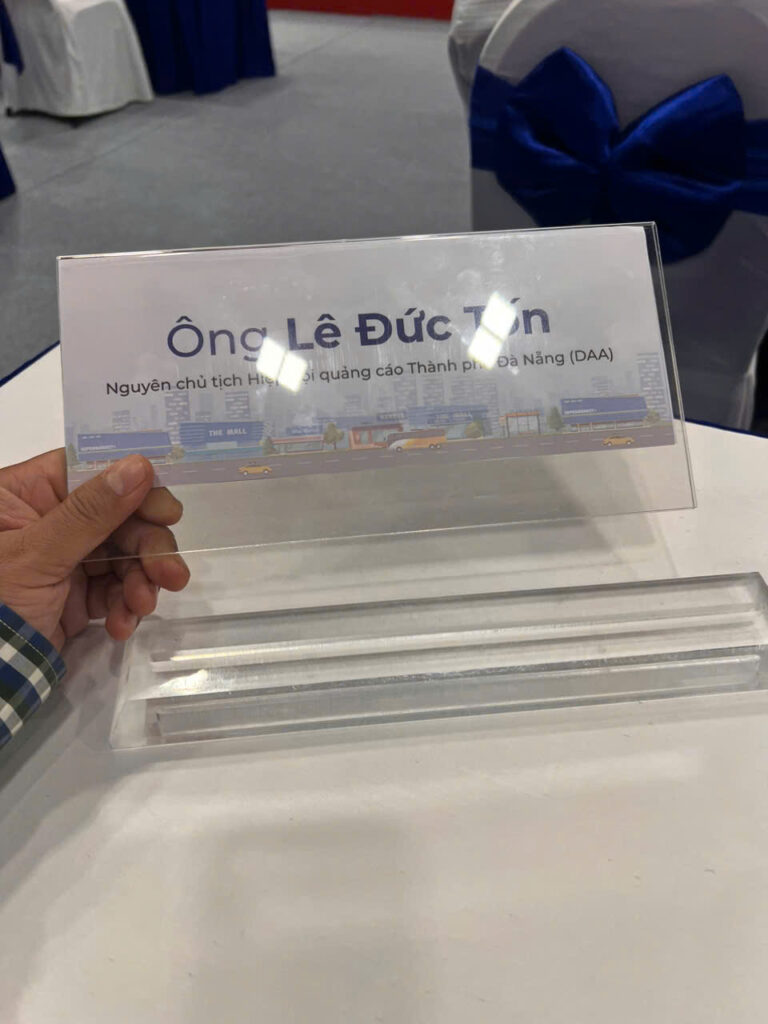 BẢNG TÊN MICA TRONG ĐỂ BÀN 2 BẢNG TÊN MICA TRONG ĐỂ BÀN