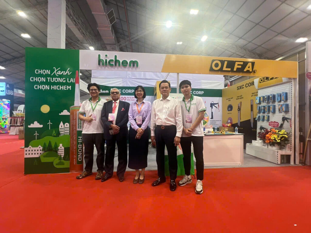 LINH ANH TIN CHỌN HICHEM – GIẢI PHÁP KEO DÁN CAO CẤP CHO CÁC CÔNG TRÌNH QUẢNG CÁO