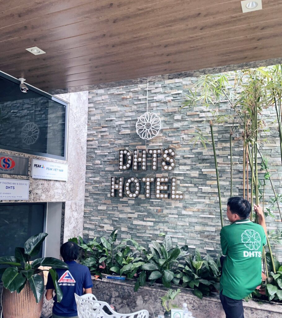 THI CÔNG CHỮ BÓNG ĐÈN SANG TRỌNG