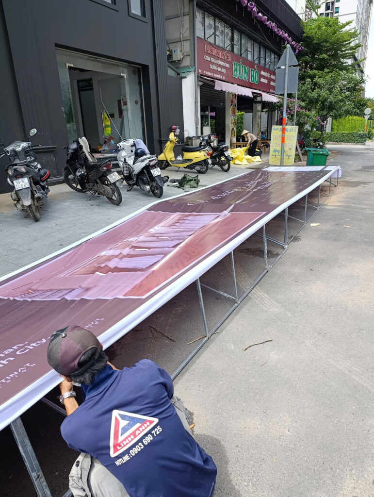Thi Công Hàng Rào Quảng Cáo