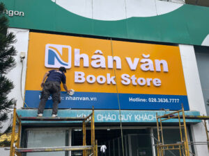 CHUẨN BỊ KHAI TRƯƠNG – NHÀ SÁCH NHÂN VĂN-KCN Vĩnh Lộc