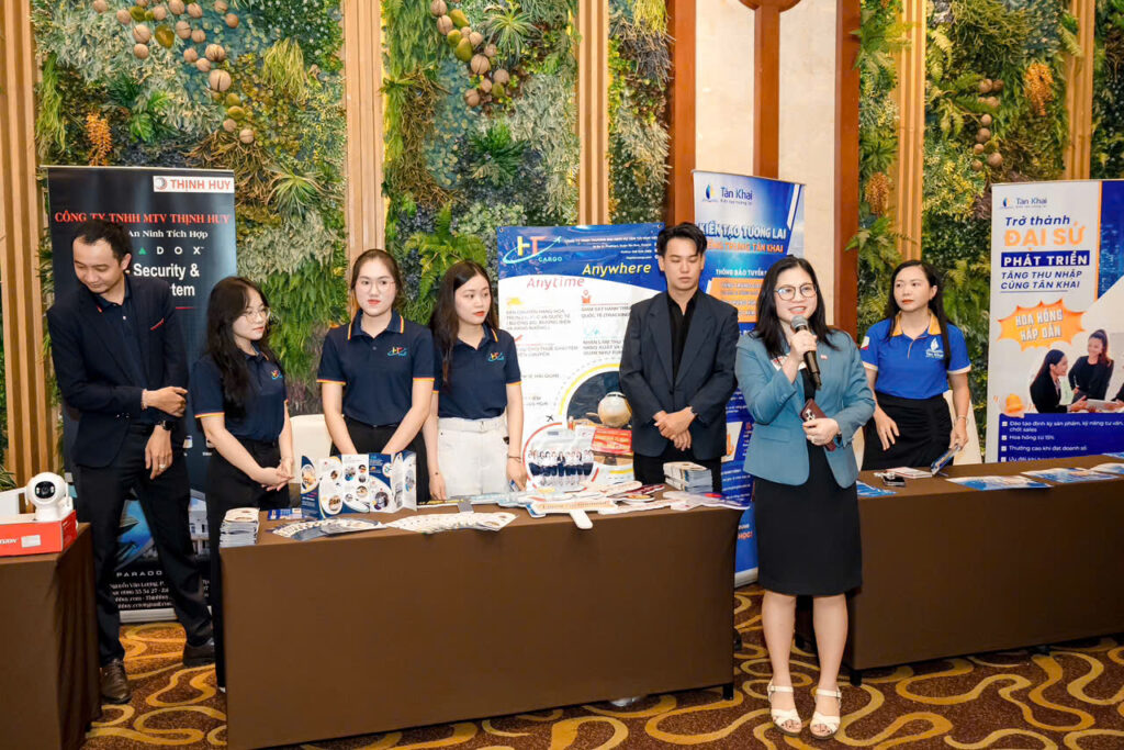 Tân Khai & Hợp Tiến Logistics