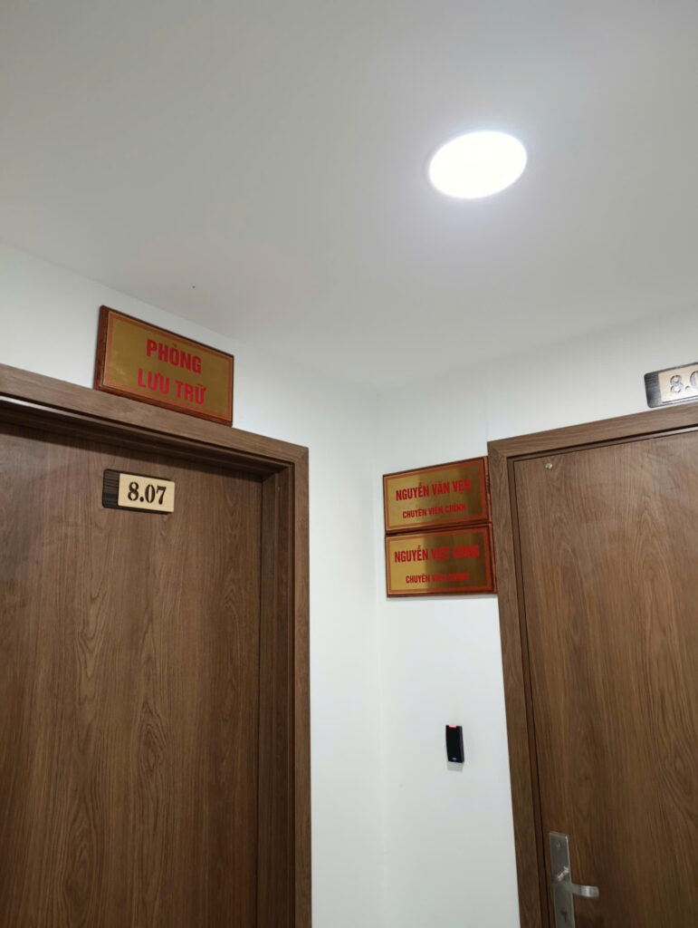BẢNG GỖ – INOX IN UV CHẤT LƯỢNG CAO