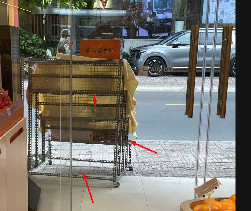 KỆ ALU TRƯNG BÀY SẢN PHẨM TRƯỚC 