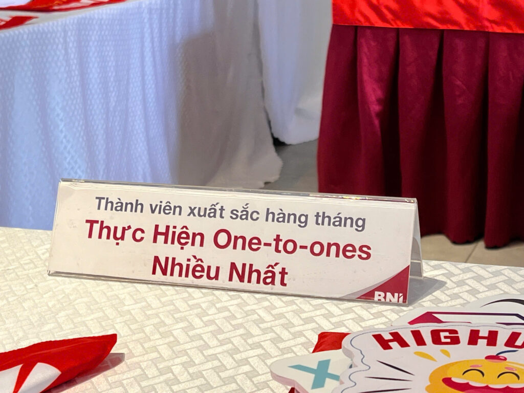 Mica Trong Để Bàn