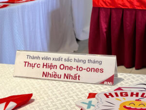 Mica Trong Để Bàn