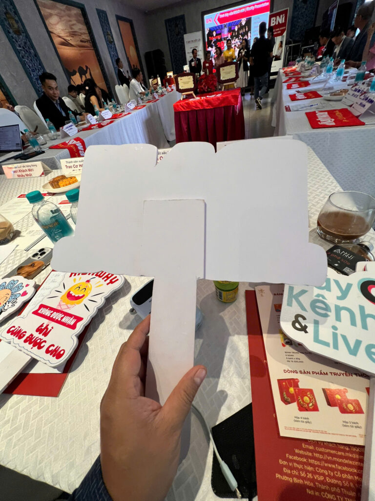 Chuyên làm Hashtag – biển vẫy  sự kiện chào khách