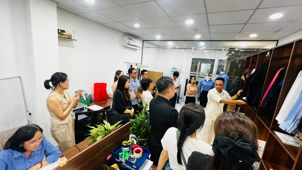 Công ty TNHH DeJan 3 Công ty TNHH DeJan, thương hiệu Đồng phục DeJan.