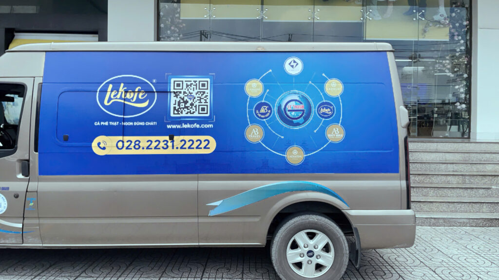 Chuyên Dán Decal Xe Hơi, thi cong quang cao linh anh thi cong dan de can