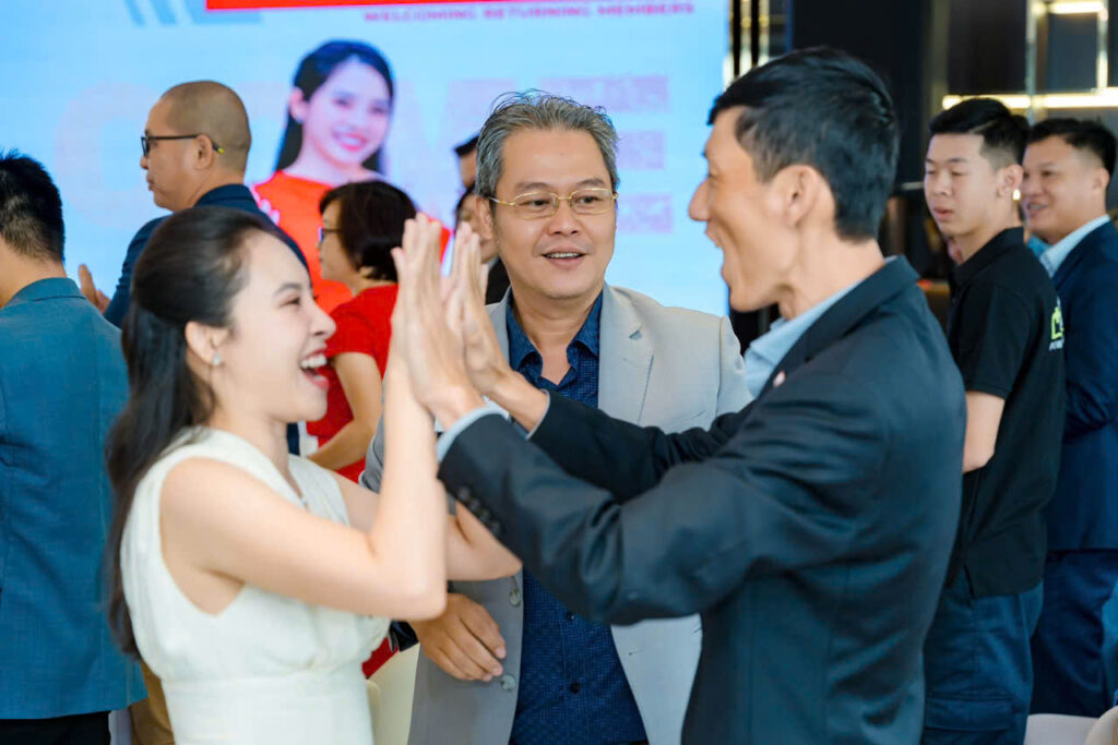 Quảng Cáo Linh Anh tái gia nhập BNI Confidence 3 Quảng Cáo Linh Anh tái gia nhập BNI Confidence