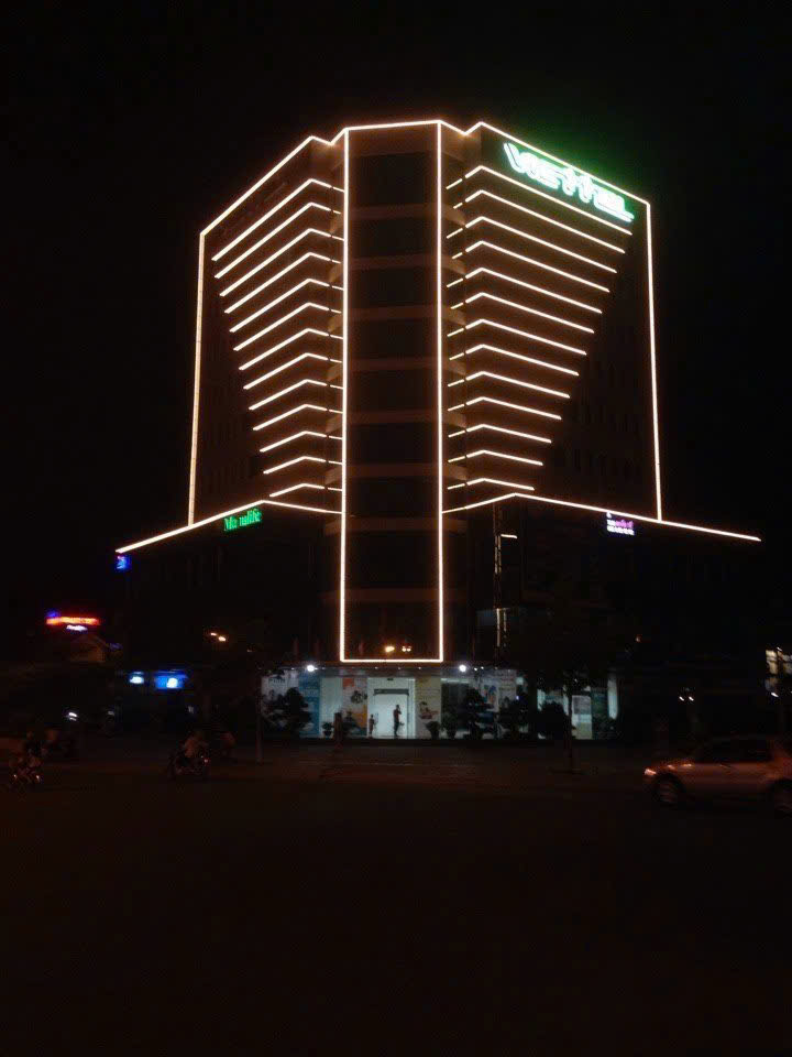 Led Thanh Nhôm 4 Mắt Viền Tòa Nhà -Thi công Quận Bình Tân , cty quang cao linh anh thi cong tp.hcm