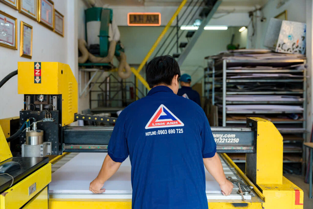 Thi công bảng hiệu quảng cáo tại TP.HCM – Quảng Cáo Linh Anh