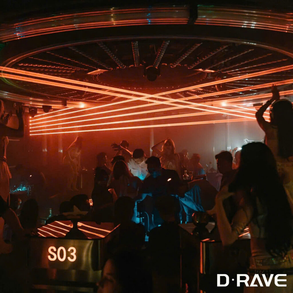 D-RAVE Club & DJ Baby Pig- Sài Gòn 6 khách hàng tận hưởng không khí