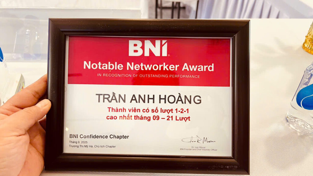 Quảng Cáo Linh Anh Nhận Bằng Khen 1-2-1 Xuất Sắc BNI Confidence
