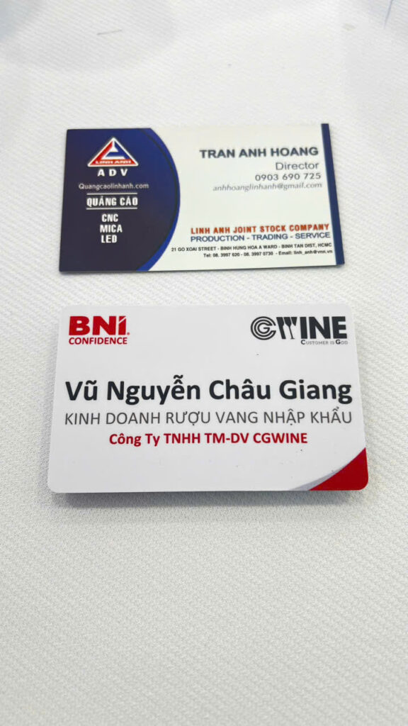 Chuyên làm Thẻ Nhựa Đeo Áo- HCM 