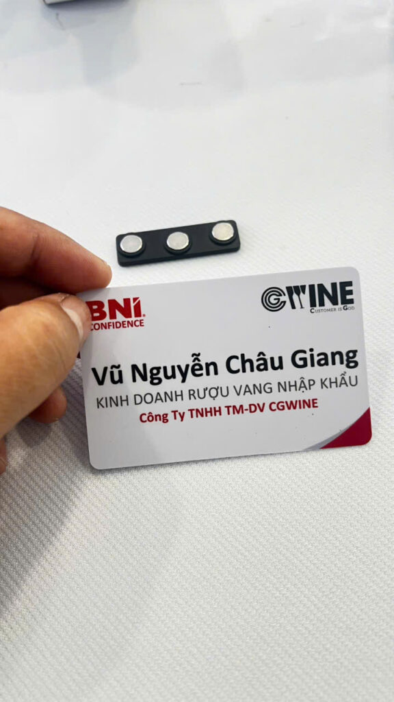 Chuyên làm Thẻ Nhựa Đeo Áo- HCM - cty quang cao linh anh -hcm