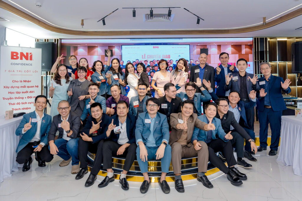 SHOWCASE TEAM XÂY DỰNG- Quang cao linh anh tp-HCM 