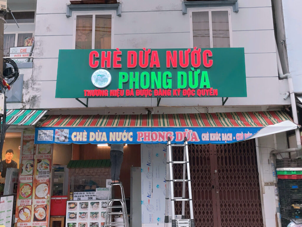 LINH ANH,COMPLETES ALU LIGHTBOX, SIGN FOR 1 LINH ANH,COMPLETES ALU LIGHTBOX, SIGN FOR