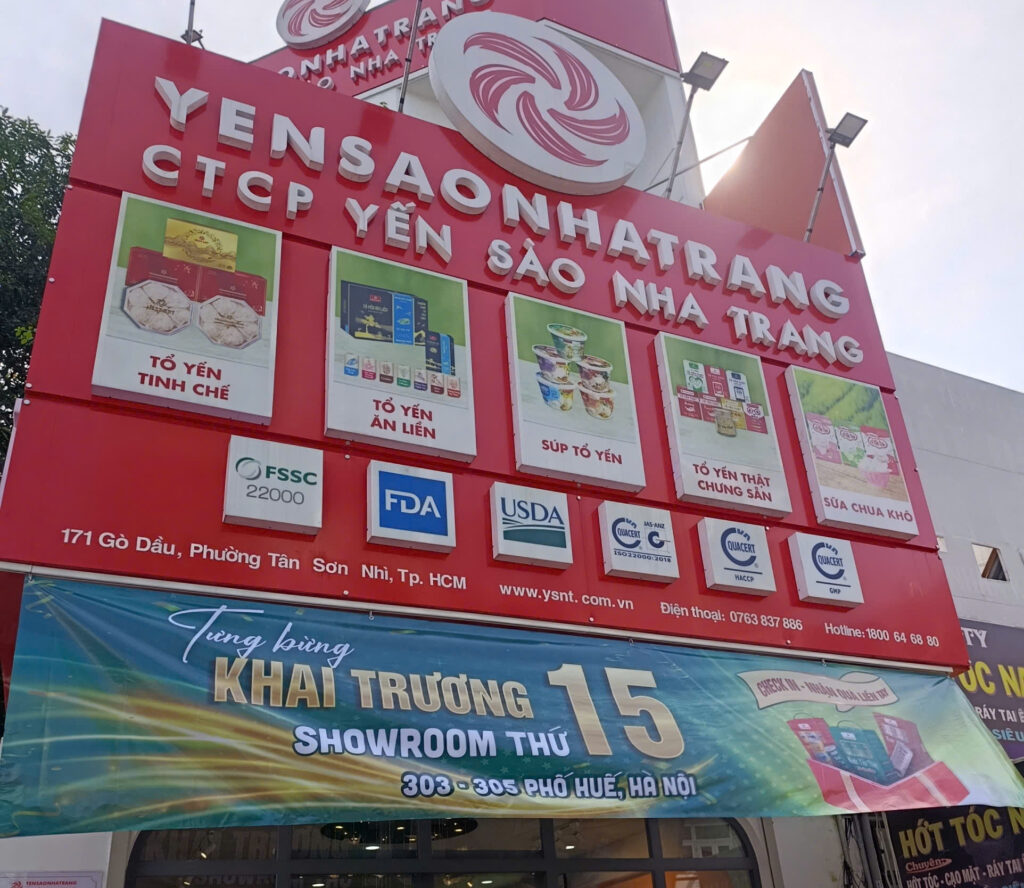 QUANG CAO LINH ANH, PROFESSIONAL BANNER INSTALLATION 1 z7223073763438 1d0251f6d766093497c92a6538193e05 1 e1763172718815