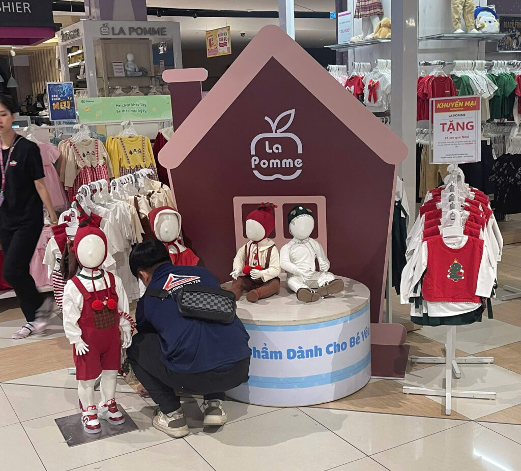 Quảng Cáo Linh Anh, Thi Công Booth Trưng Bày, La Pomme Tại Siêu Thị
