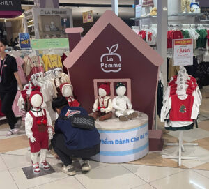 Quảng Cáo Linh Anh, Thi Công Booth Trưng Bày, La Pomme Tại Siêu Thị