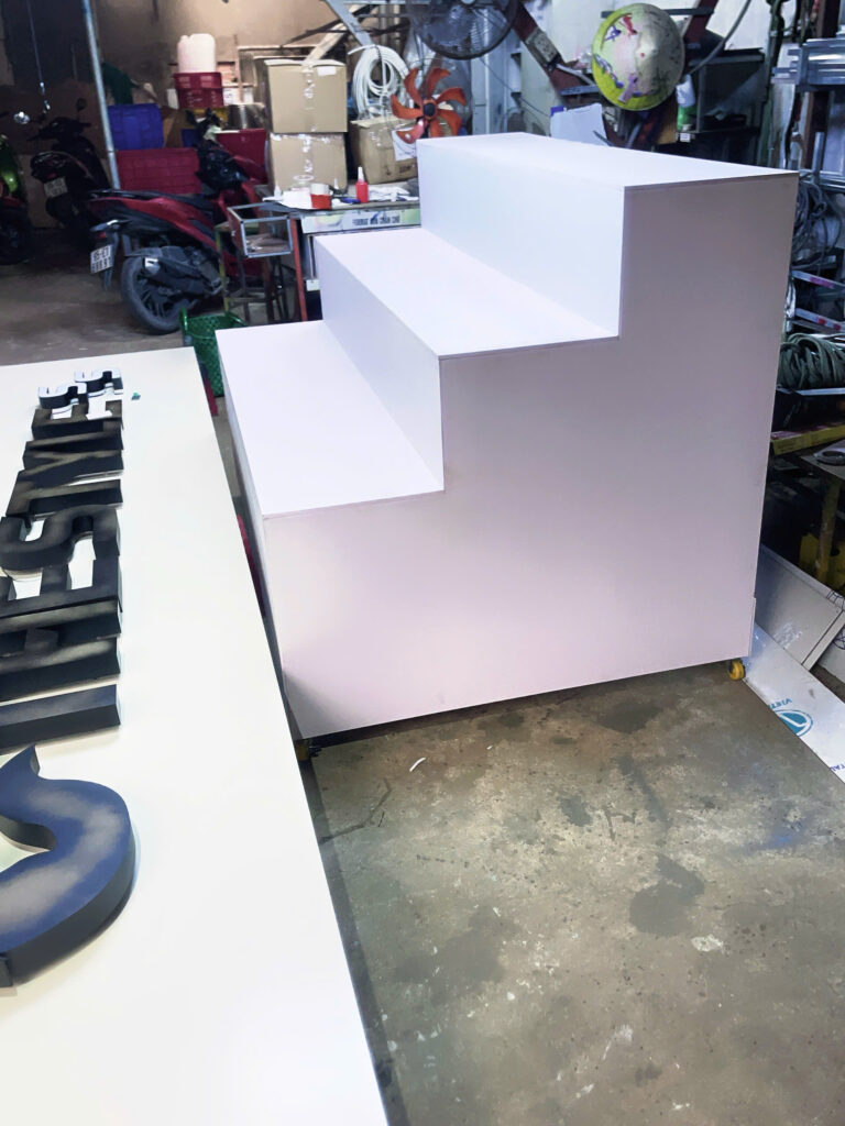 THI CÔNG MẶT DỰNG ALU, CHỮ ĐÈN MICA CAO CẤP TẠI QUẬN 1 4 z7323141375593 b9fe51953ba4d1de8fcffa151c60e60e