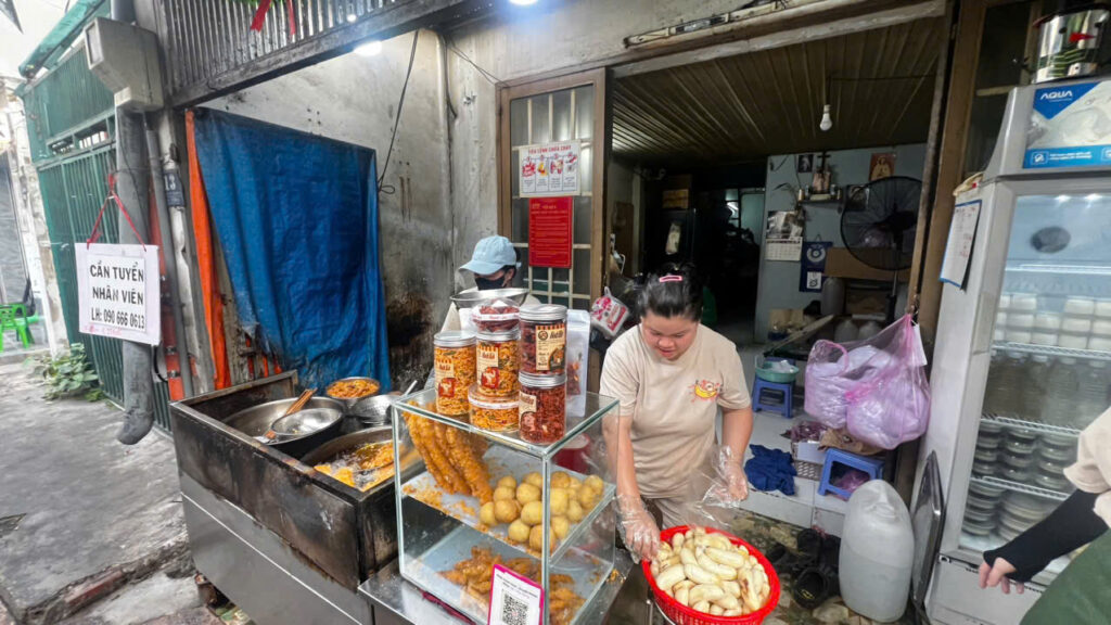 CHUỐI CHIÊN NGON SAU LƯNG TRƯỜNG NGUYỄN THƯỢNG HIỀN , MÓN QUÀ VẶT TUỔI HỌC TRÒ Ở TÂN BÌNH 5 z7349963865927 6fc22b6698028e0c2615316a6aafb2f2