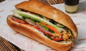 BÁNH MÌ HUỲNH HOA, HUYỀN THOẠI BÁNH MÌ NGON NỨC TIẾNG QUẬN 1, TP.HCM