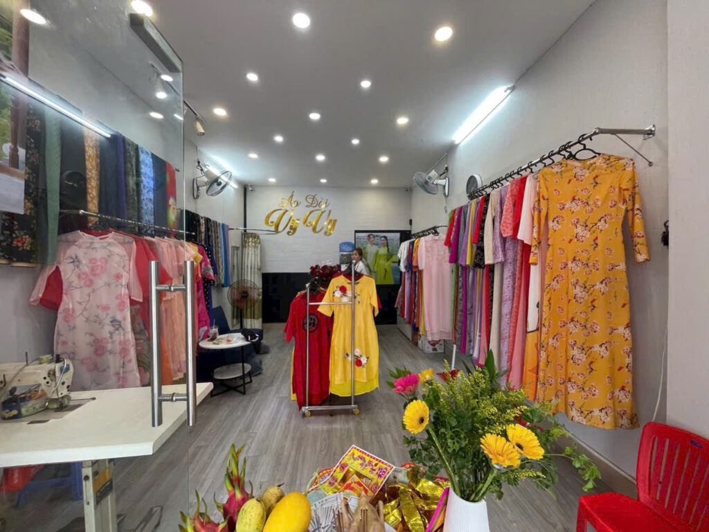 Tiệm Áo Dài Vy Vy Đường Lê Văn Sỹ, Phường Tân Sơn Hòa, tp.HCM