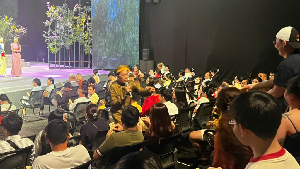 Kịch Sân Khấu Mới, Mùng 2 Tết, Tp.HCM 2 z7546237355883 d98f0e4f327f128014b547f329c34c89