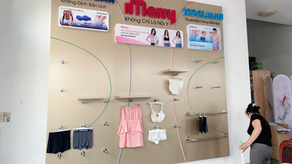 Thi Công Hộp Đèn Siêu Mỏng , F. Tân Sơn Hòa , Tp.HCM 1 z7795140189776 571de92a653c3d6ec0b2bf447793e3e7