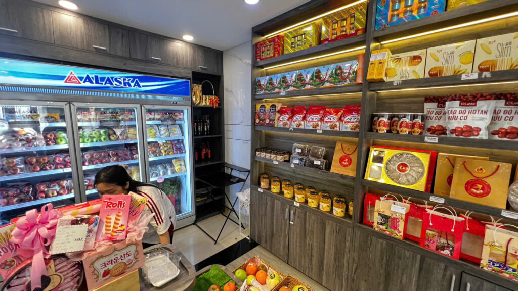 Trái Cây Sạch 7Fruit , Không Gian Trái Cây Cao Cấp Giữa Lòng, TP.HCM 3 z7851308328563 623809a5bc3fe964646b671f35da3901