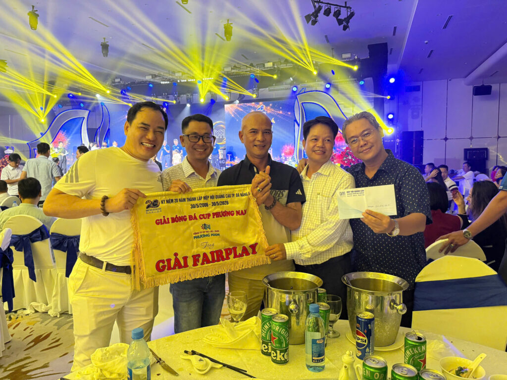 CLB BÓNG ĐÁ HAA NHẬN GIẢI FAIRPLAY TẠI HỘI THAO KỶ NIỆM 20 NĂM DAA 2 z7895239362842 bdb70d3a7a59aafb034d09b82b79f214