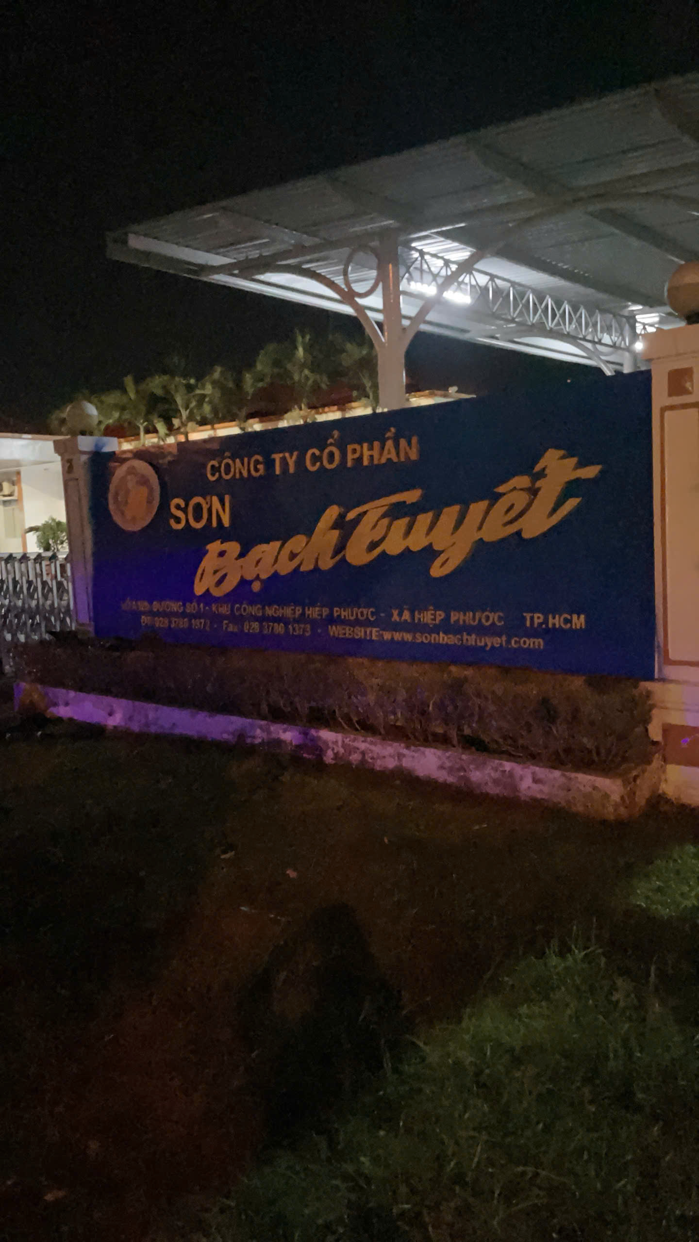 Thi Công Chữ Nổi Tôn Sơn Hiệu Ứng Kim Loại, Cho Bảng Hiệu Sơn Bạch Tuyết , Tại KCN Hiệp Phước