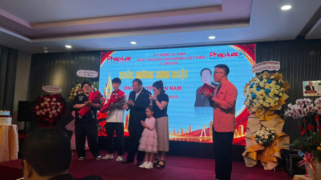 Doanh Nhân Trần Anh Hoàng, Tham Dự Lễ Kỷ Niệm 101 Năm Ngày Báo Chí Cách Mạng Việt Nam, Do Báo Pháp Luật Việt Nam Tổ Chức 4 z7957473578898 6044abf4ac009c7bbd69df2fd6f38dc3