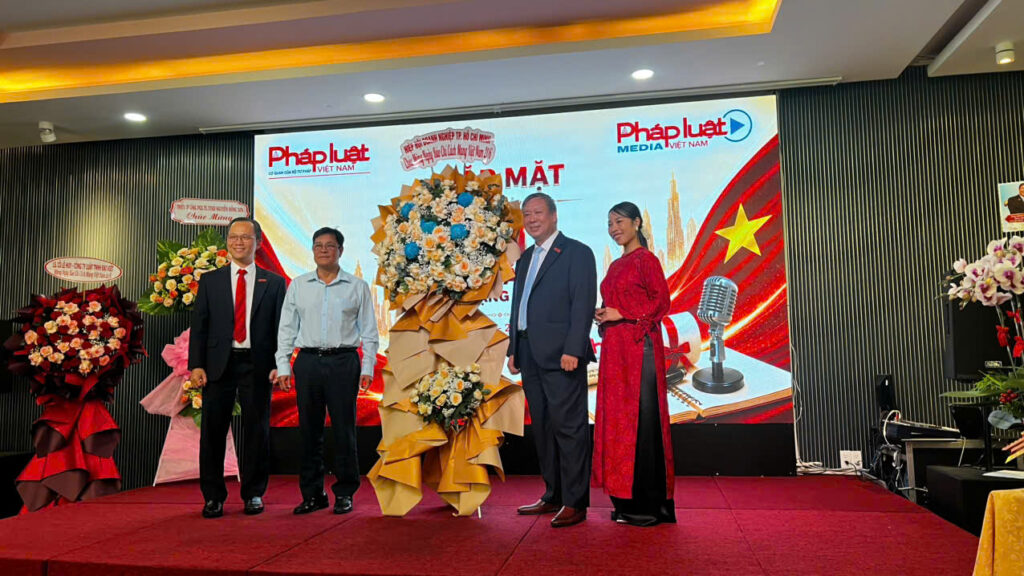 Doanh Nhân Trần Anh Hoàng, Tham Dự Lễ Kỷ Niệm 101 Năm Ngày Báo Chí Cách Mạng Việt Nam, Do Báo Pháp Luật Việt Nam Tổ Chức 2 z7957473657836 449c1bce205345ffc017275f0ea867fa