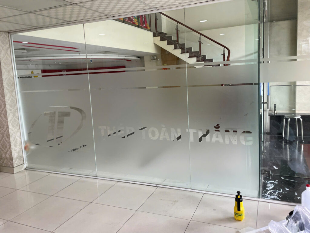 Thi Công Dán Decal Mờ Kính Văn Phòng, Cty Thép Toàn Thắng, Tại Phường Tân Sơn Hòa, tp.HCM 4 1786680261080 641376176315191863 g5677739442197379354 2ae91da01e3a2e0c59b9e82f03078ade