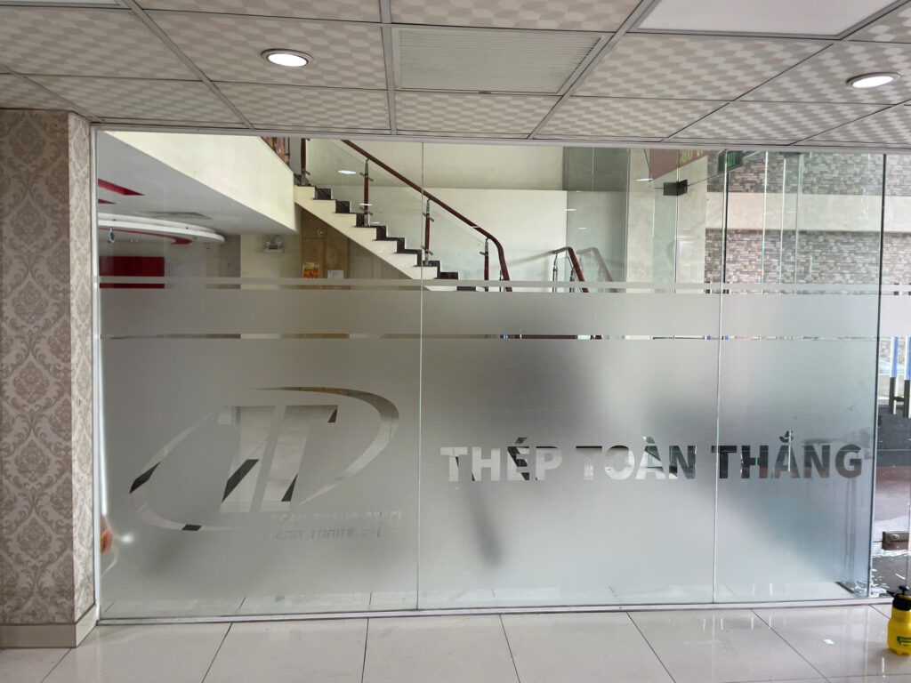 Thi Công Dán Decal Mờ Kính Văn Phòng, Cty Thép Toàn Thắng, Tại Phường Tân Sơn Hòa, tp.HCM 3 1786680261092 641376176315191863 g5677739442197379354 02d4d6c06e9e09486801883e4ae8bd31