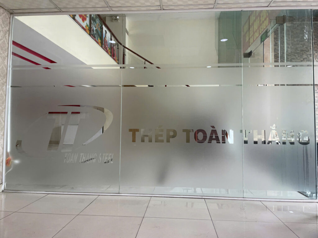 Thi Công Dán Decal Mờ Kính Văn Phòng, Cty Thép Toàn Thắng, Tại Phường Tân Sơn Hòa, tp.HCM 2 1786680261103 641376176315191863 g5677739442197379354 d90747e51b9f4630ecc8a2c53afab144